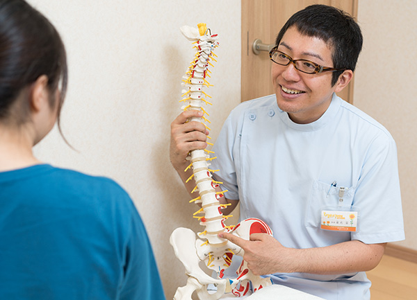 電気治療、骨格(背骨・骨盤)矯正及び鍼灸治療による根本改善